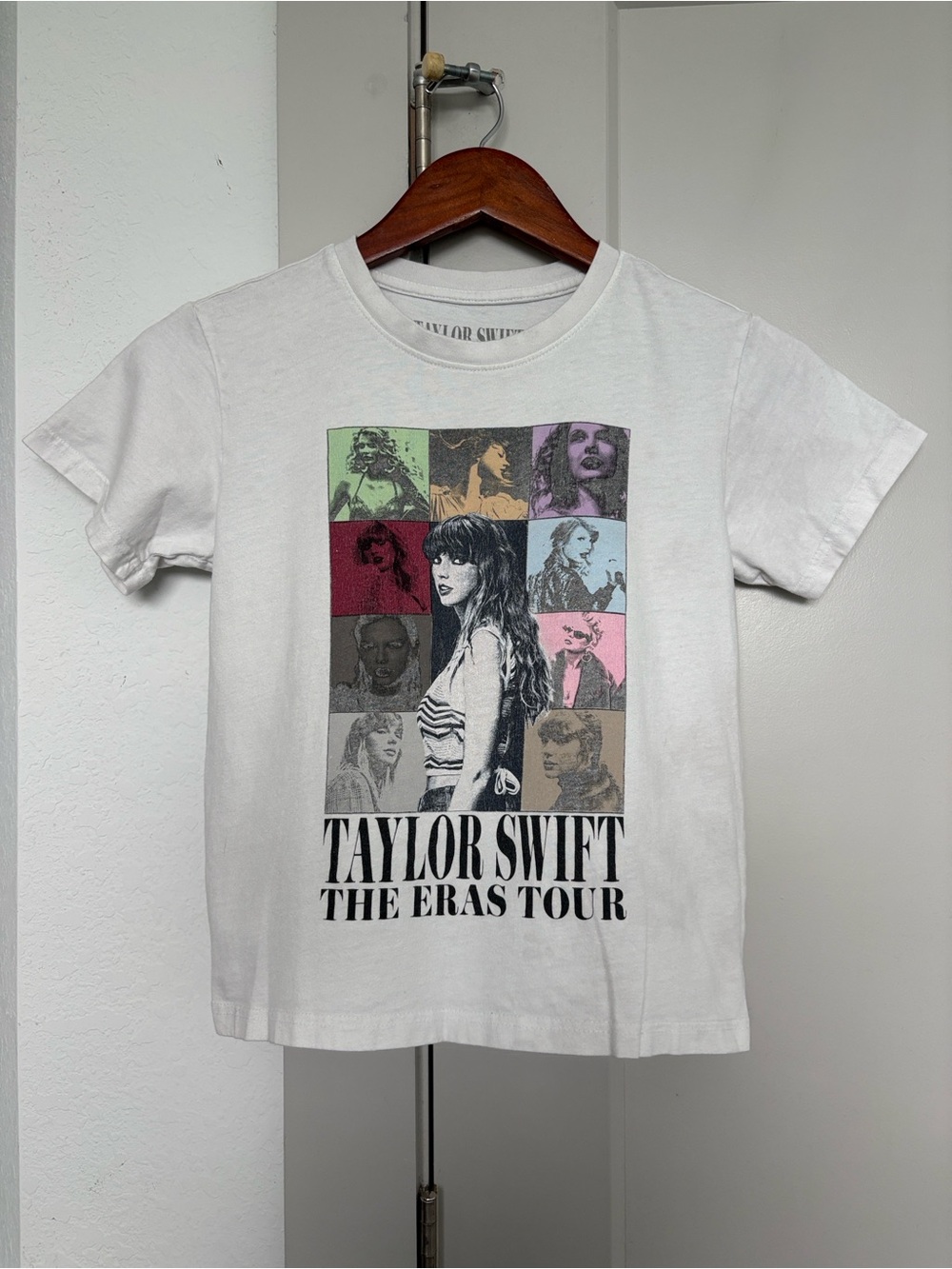 TAYLOR SWIFT THE ERAS TOUR GRAPHIC T-SHIRT YOUTH SMALL